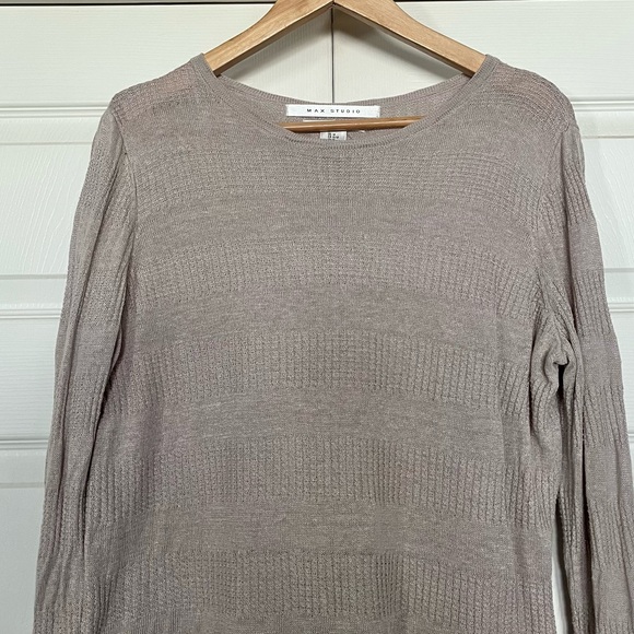 {Max Studio} Linen Roll Tab Sleeve Top with Back Buttons - Women's Medium - Picture 2 of 9